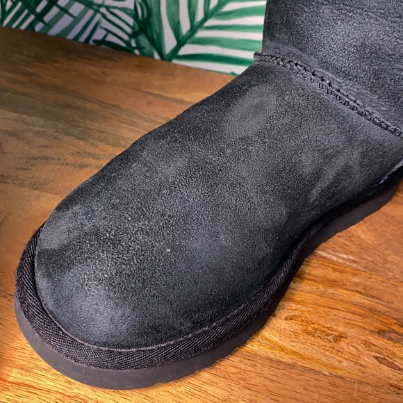 UGG 1016223 Classic Short II Black Sheepskin Boots Women’s 8 - Picture 12 of 12
